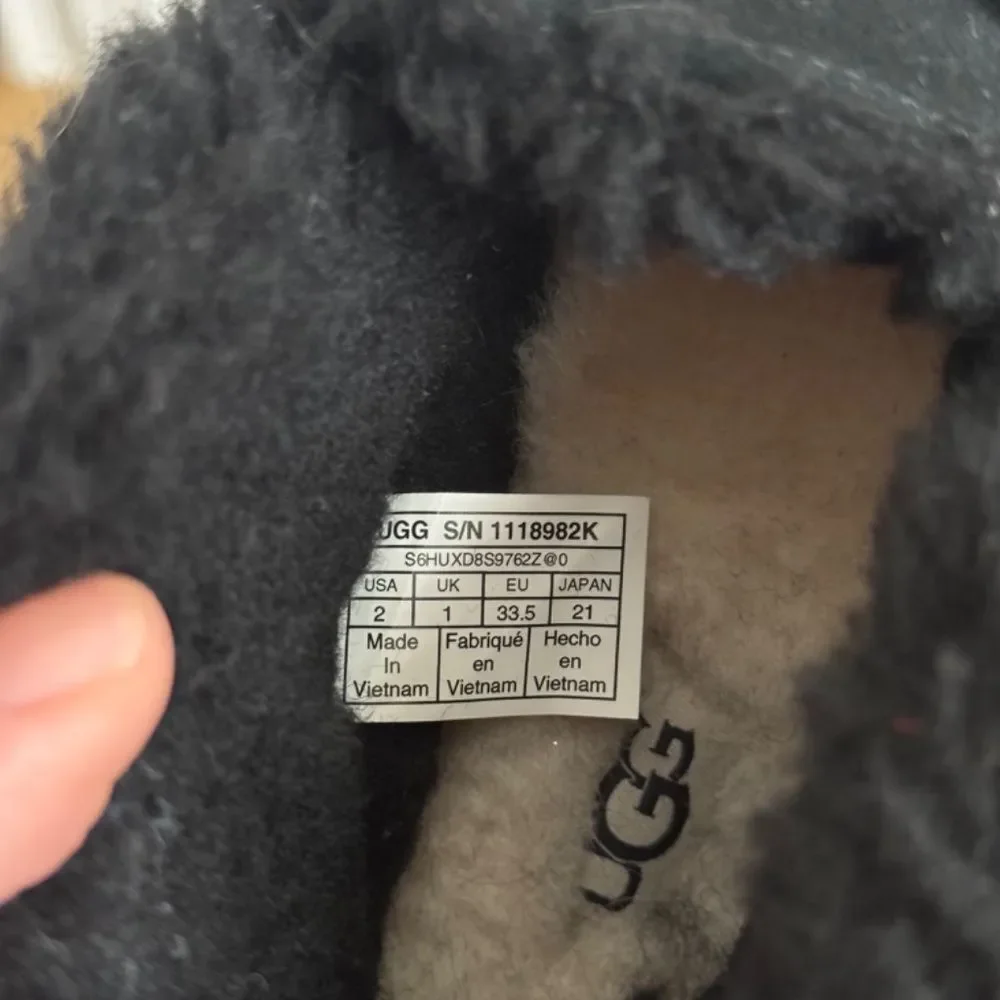 UGG Alena Flip Cuff Mock Slipper - Black Suede & Sherpa | Size Kids 2